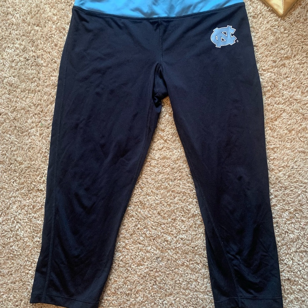 UNC capri leggings